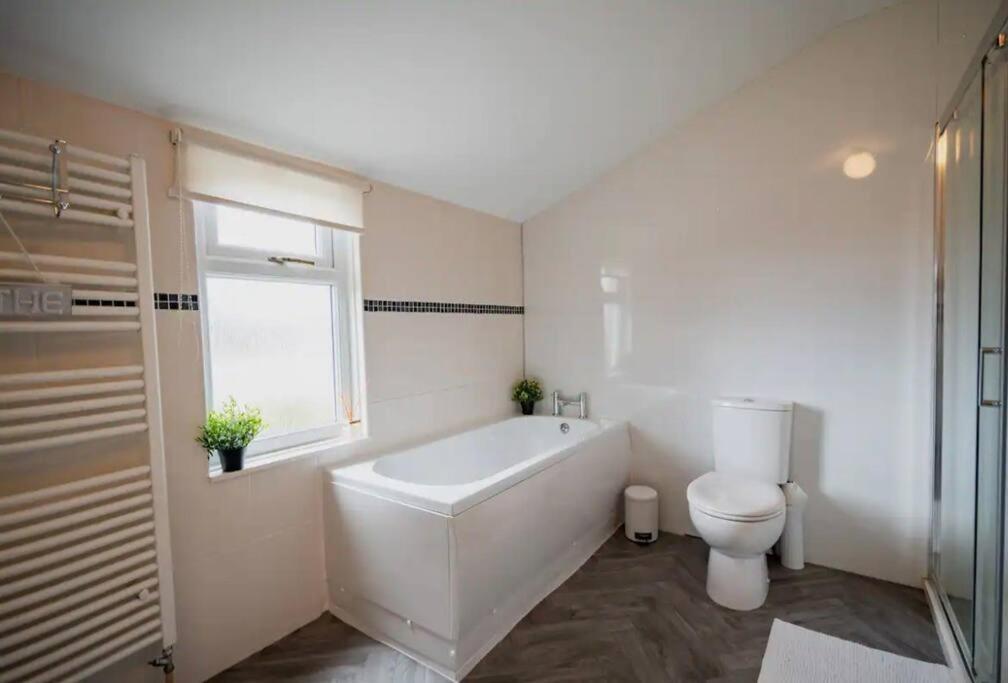 Spacious Town House Lytham St Annes Exterior photo