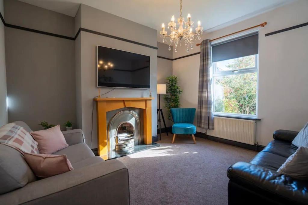 Spacious Town House Lytham St Annes Exterior photo